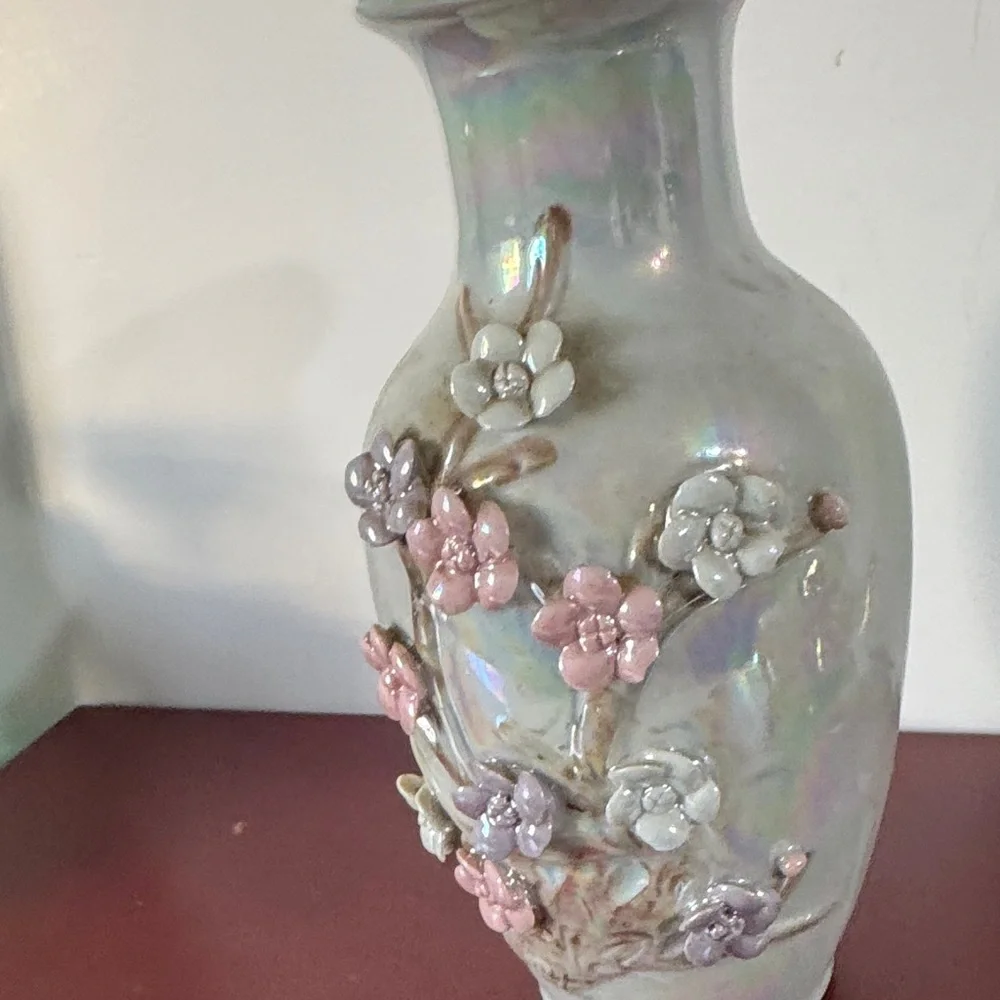Vintage Iridescent  Vase with 3D Flowers  8